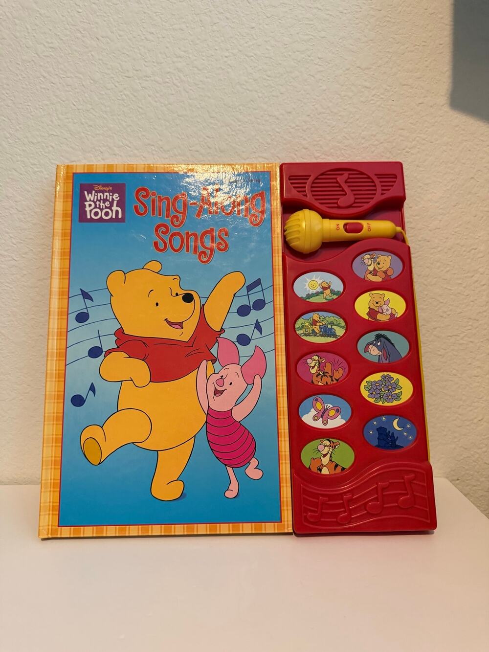 Vintage 2000 Disney Winnie Pooh Play-A-Song Sing-Along Book WORKS Batt. Not incl